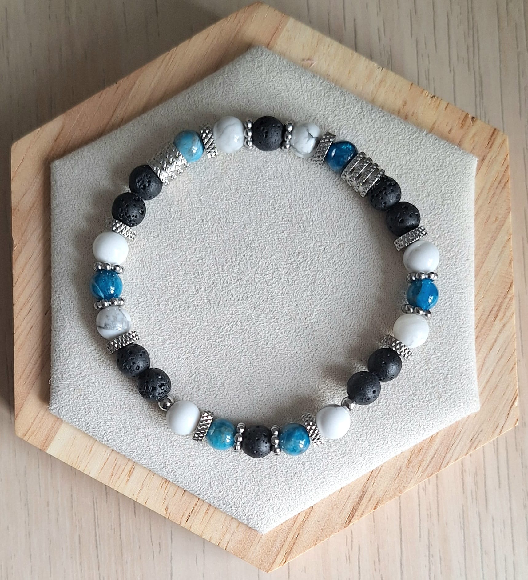 Bracelet femme | Apatite A, howlite et pierre de lave | Lithothérapie | acier inoxydable | Presqu'îles bijoux | 62800 LIEVIN